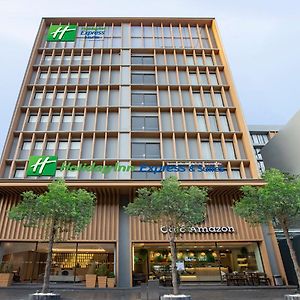 Holiday Inn Express & Suites Bangkok Central Pier By Ihg